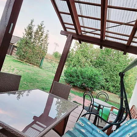 Jamshidi Ferienhaus *